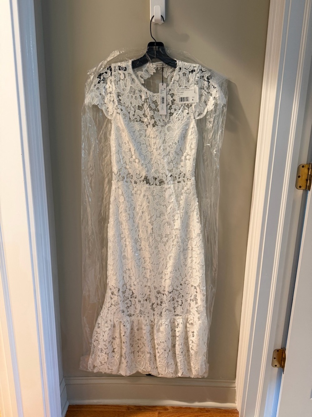 Alice + Olivia White Lace Midi Dress with Scalloped Hem, open back - Picture 4 of 6